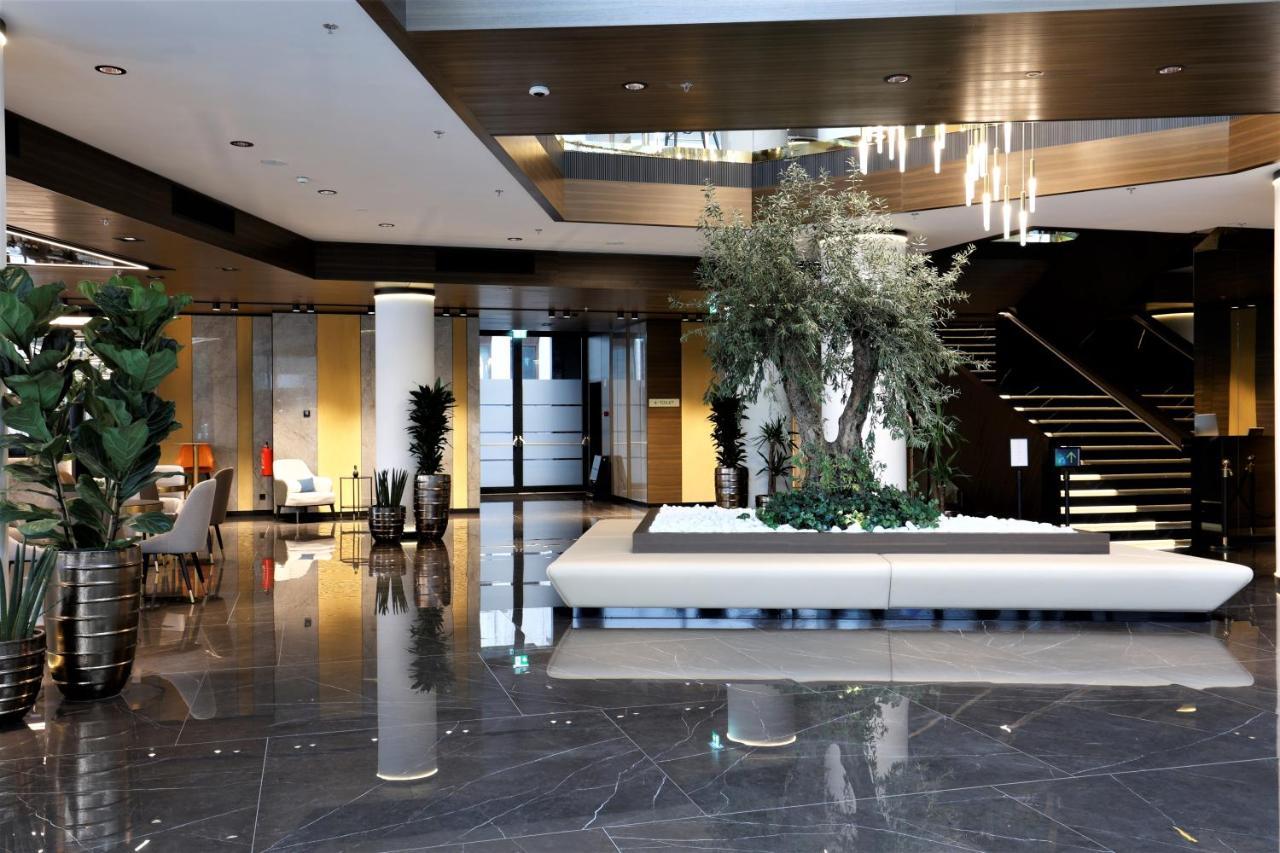 Grand Plaza Hotel & Congress Center Ljubljana Dış mekan fotoğraf Lobby
