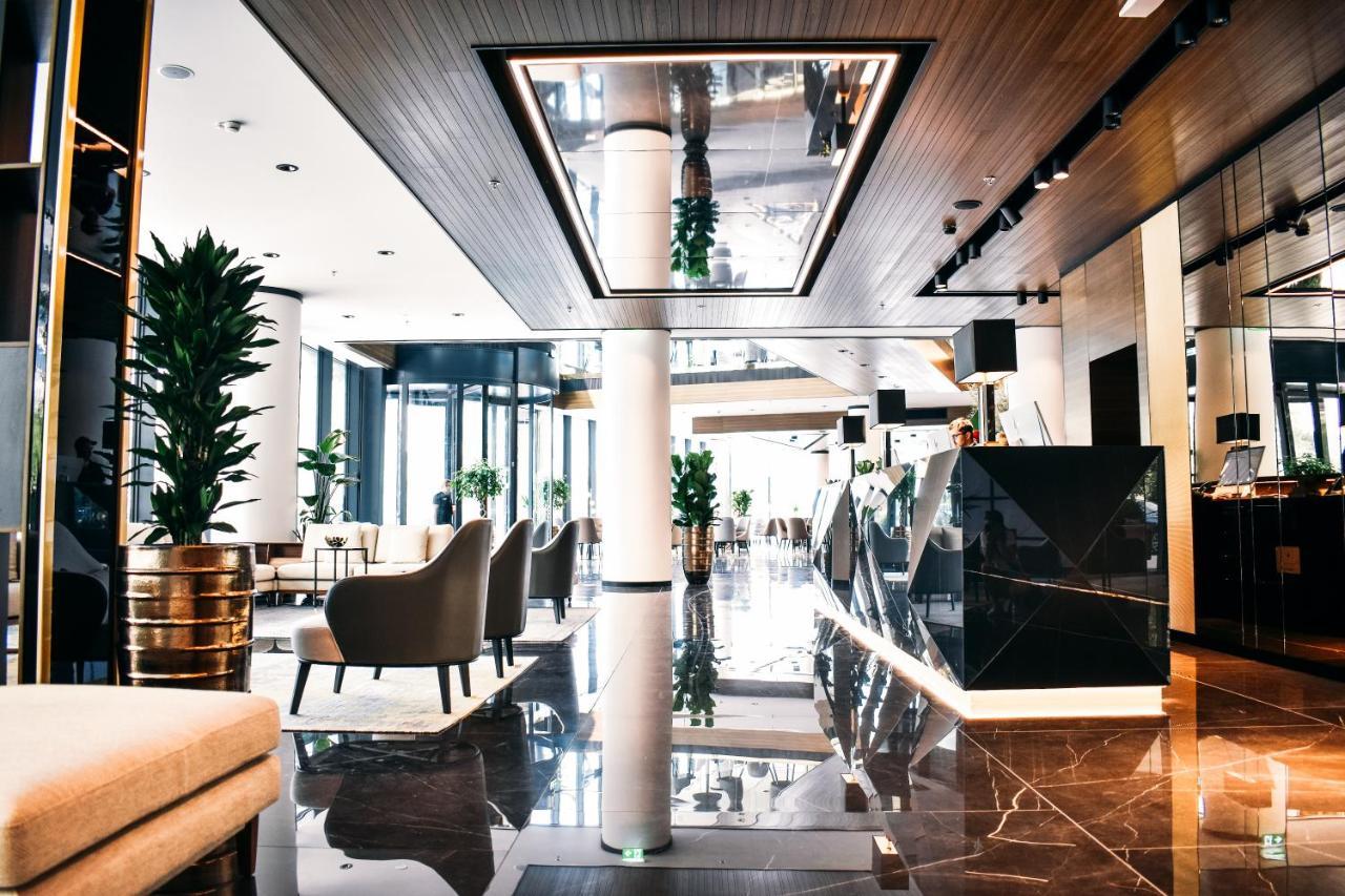 Grand Plaza Hotel & Congress Center Ljubljana Dış mekan fotoğraf The lobby of the hotel