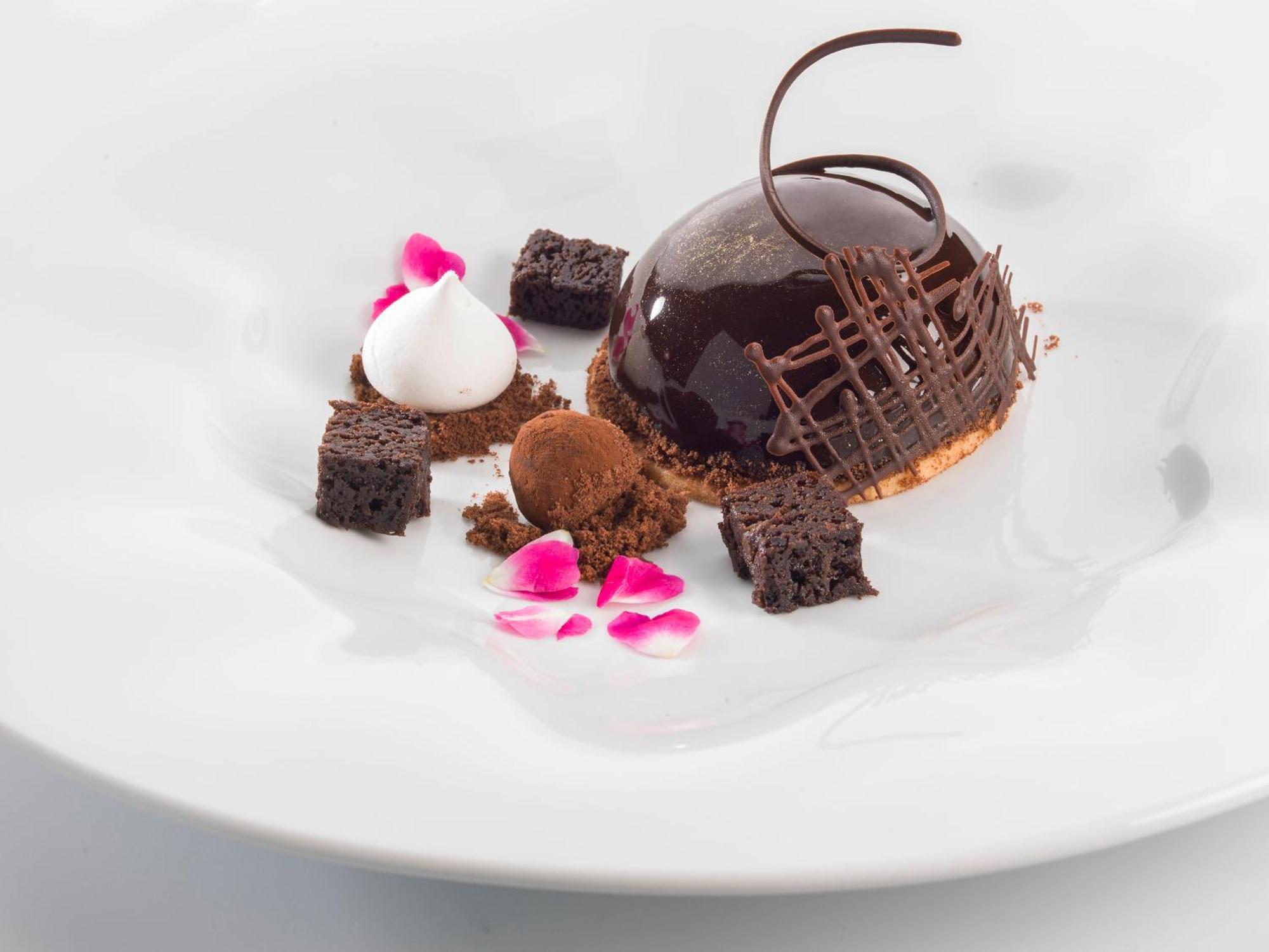 Grand Plaza Hotel & Congress Center Ljubljana Dış mekan fotoğraf A chocolate dessert
